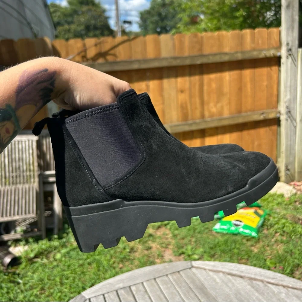 Eileen Fisher Splash Waterproof‎ Suede Chelsea Bootie in Black, size 5.5